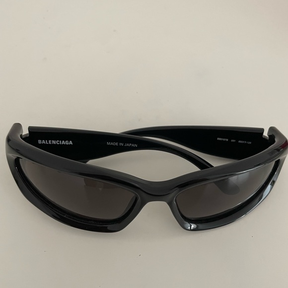 BALENCIAGA SUNGLASSES - Picture 3 of 3